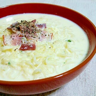 インスタントでカルボなラーメン